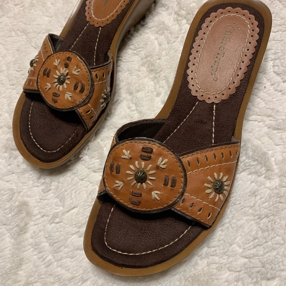 BareTraps  leather charge sandals like new - Picture 1 of 8